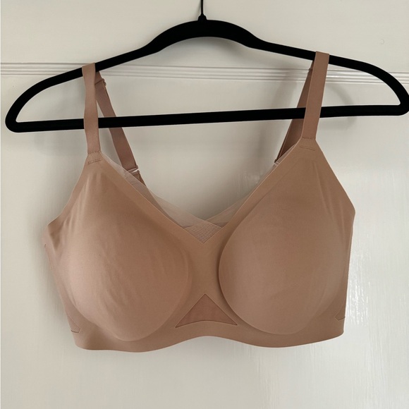 Two Honeylove Crossover Bras - Picture 5 of 11